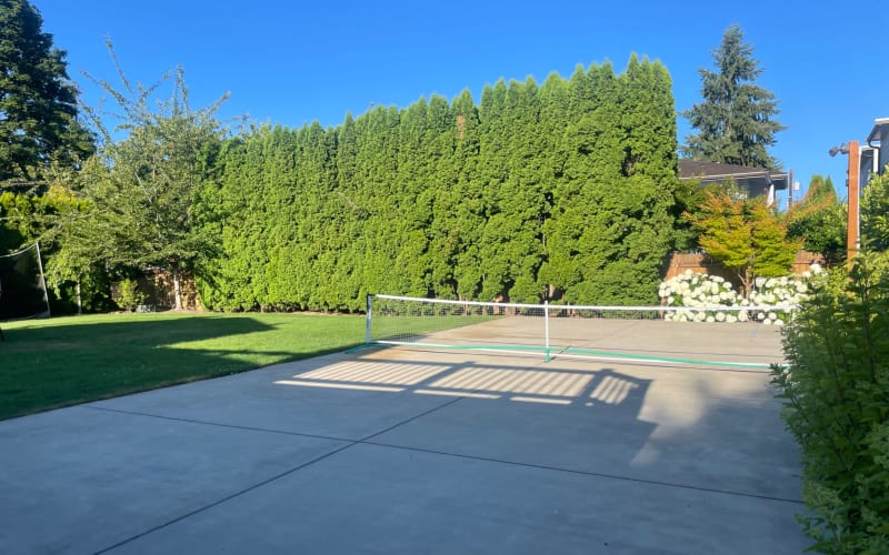 Bright Open Concept & Recreation (including pickleball), Kirkland, WA
