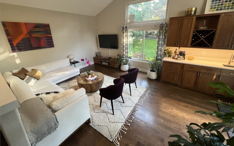 Contemporary House w/Open Floor Plan and Natural Light in Willow Creek