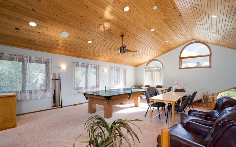 Riverfront large open space with loft and close to Champlin Event