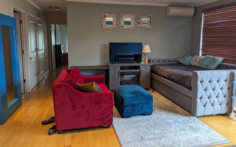 2 Bedroom apartment with private rooftop terrace and parking in Windsor