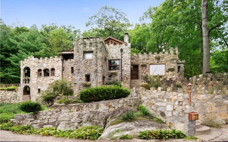 Unique Castle Home 5224, Lake Peekskill, NY Production Peerspace