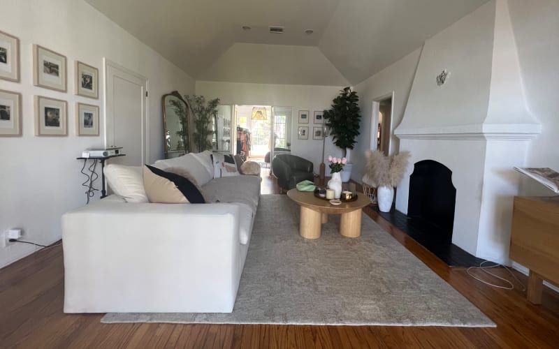 Chic West Hollywood apartment with views of DTLA, West hollywood, CA