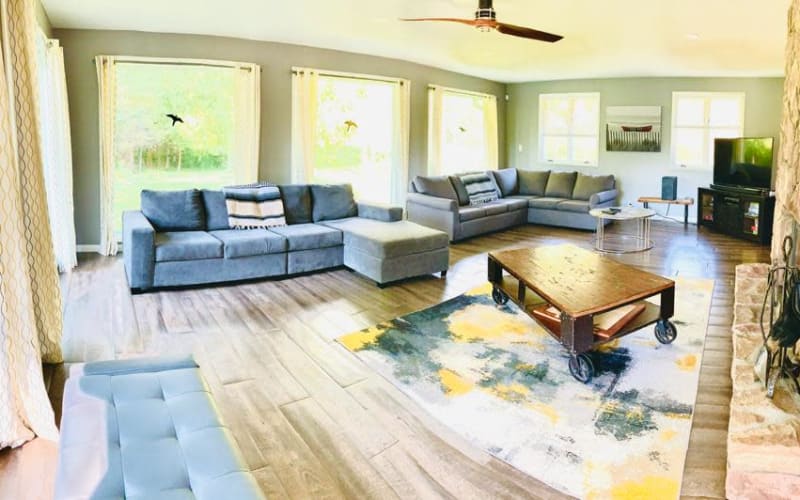 Riverside House in a rustic setting, Corbyville Production Peerspace