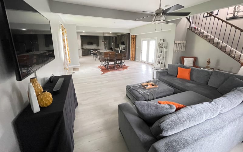 2300+ Sq. Ft. / 5 min to Downtown & Mass Ave, Indianapolis, IN Off