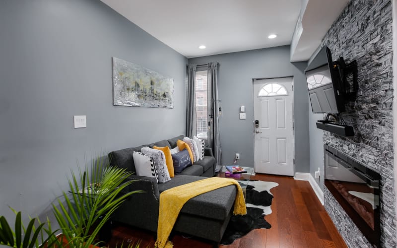 Spacious Chic 2 Bedroom Townhouse in Canton, Baltimore, MD Production