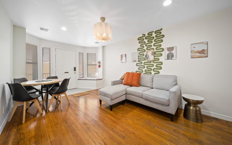 Artistic and Modern Cherry Street Apartment, Tulsa, OK Event Peerspace