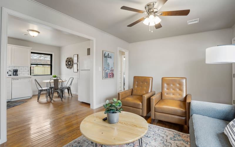 Cozy Midtown Bungalow, Tulsa, OK Production Peerspace