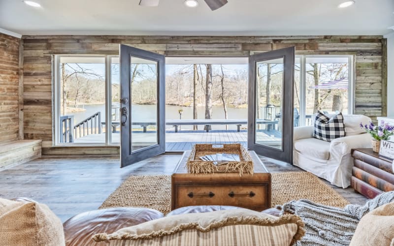 Stunning Lakefront Home, Memphis, TN Production Peerspace