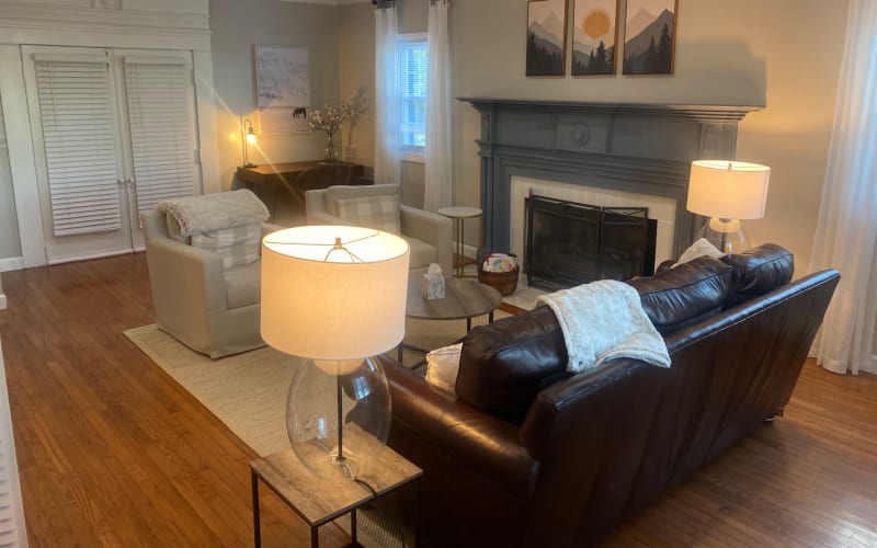 Cottage feel with modern decor, office space, kitchen, Gallatin, TN