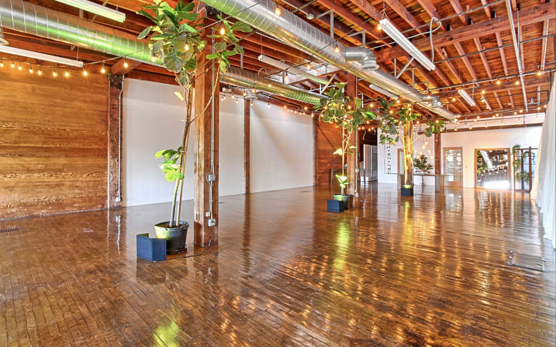 The Narrative Loft Downtown Loft Walking Distance to the Beach, Santa