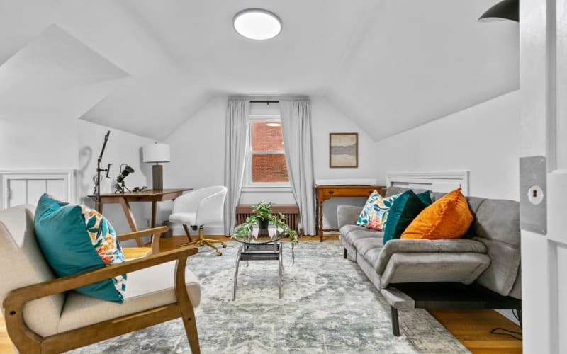 West Hartford office space for 1on1, small group meetings and training, West Hartford, CT