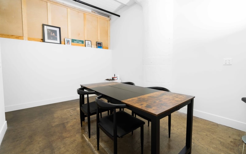 MNML Photo Studio DTLA Minimal Cyc Wall Studio with Natural Light W