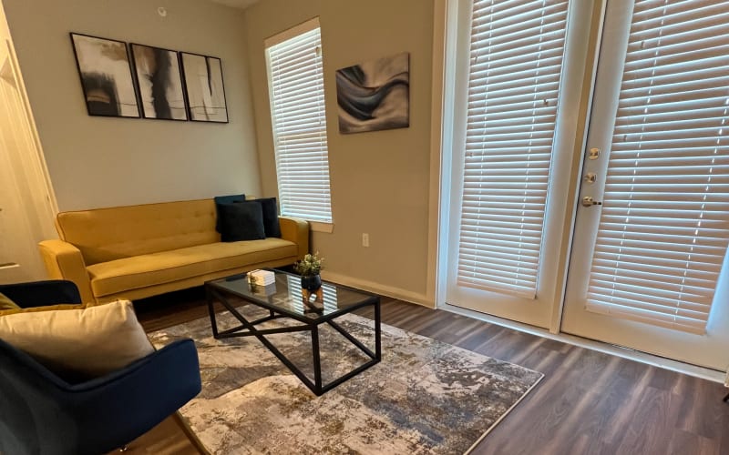 Spacious and Bright Apartment Home, Grand Prarie, TX Production