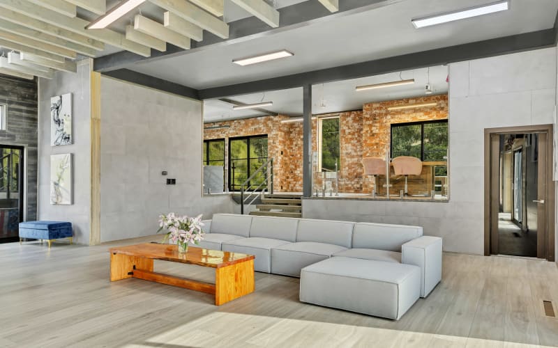 Calabasas Villa with breathtaking mountain views., Calabasas, CA Off