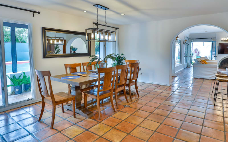 40Love ResortEstate Pool and Tennis Court, Sherman Oaks, CA Off