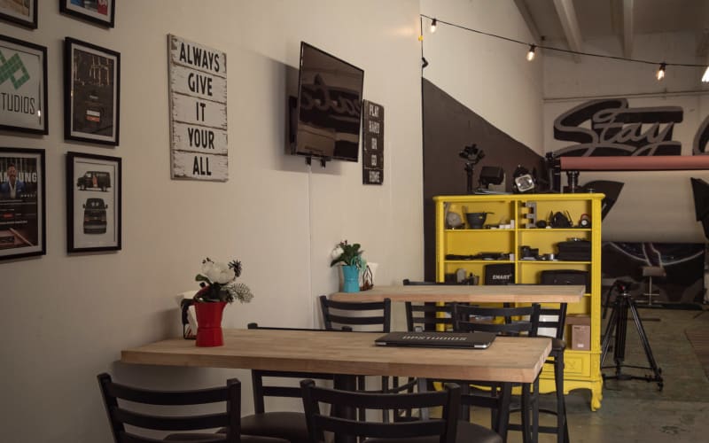 DPSTUDIOS 24/7 Photo Studio / Workspace / Video Film Production In