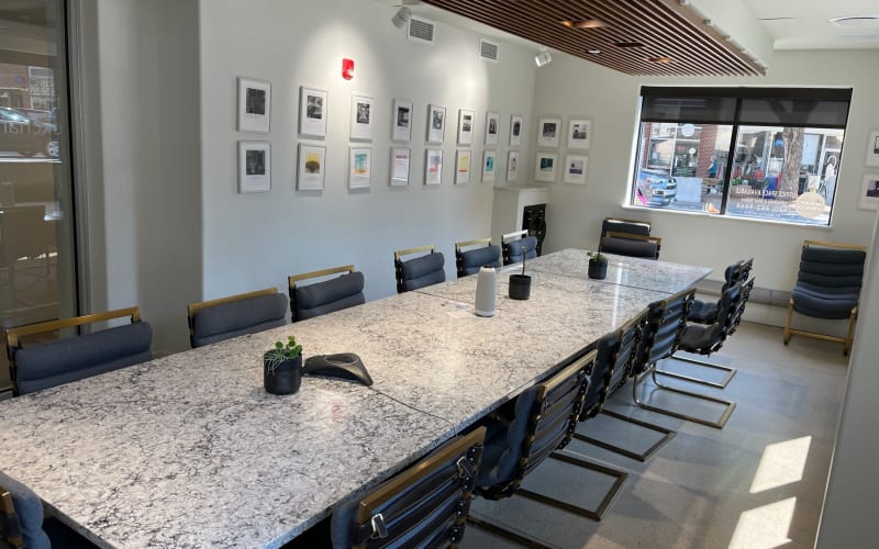 desk chair workspace Large Luxurious Meeting Room in Downtown