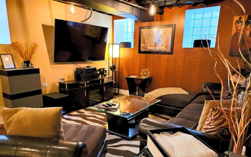 Catch a Pure Vibe in this Bronzeville Beauty, Chicago, IL Production