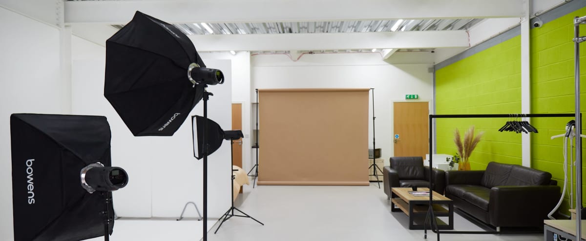 Spacious Ground-floor Photo Studio with Natural Light in Manchester Hero Image in Cheetham Hill, Manchester, 