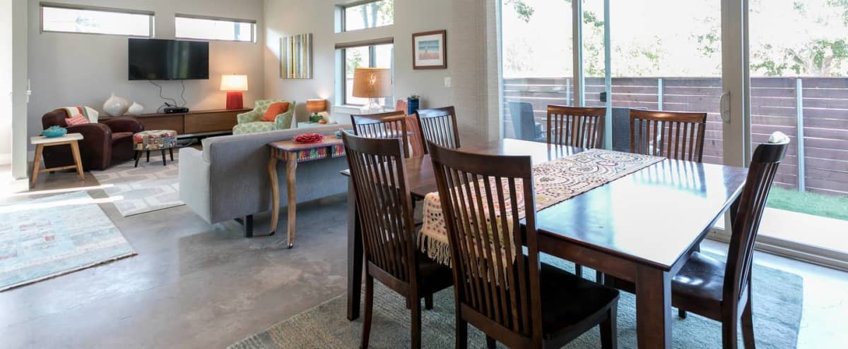 Meeting Retreat In Contemporary Light And Spacious House With