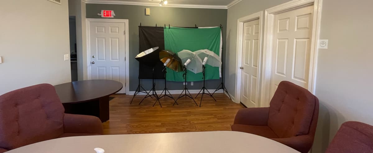 Create Amazing Photo Shoots in this awesome space.  Lights and backdrops included. in Lyons Hero Image in undefined, Lyons, IL