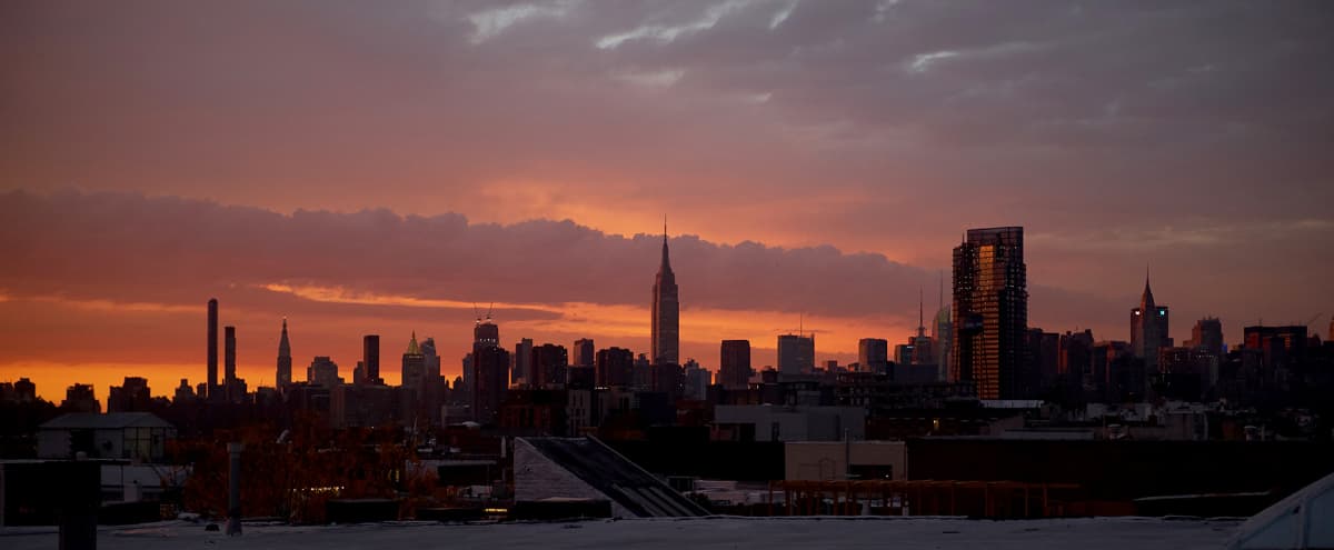 Greenpoint Daylight Studio W Rooftop Skyline Views Brooklyn Ny Production Peerspace