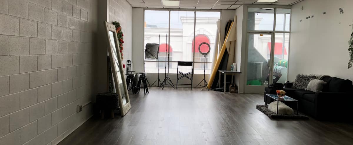 Dtla Studio With Natural Light Props Included Los Angeles Ca Production Peerspace