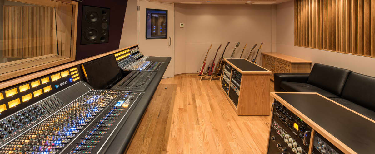 Designer Private Recording Studios Live Room With Spacious Lounge And Full Kitchen In The Heart Of Chelsea New York Ny Off Site Peerspace