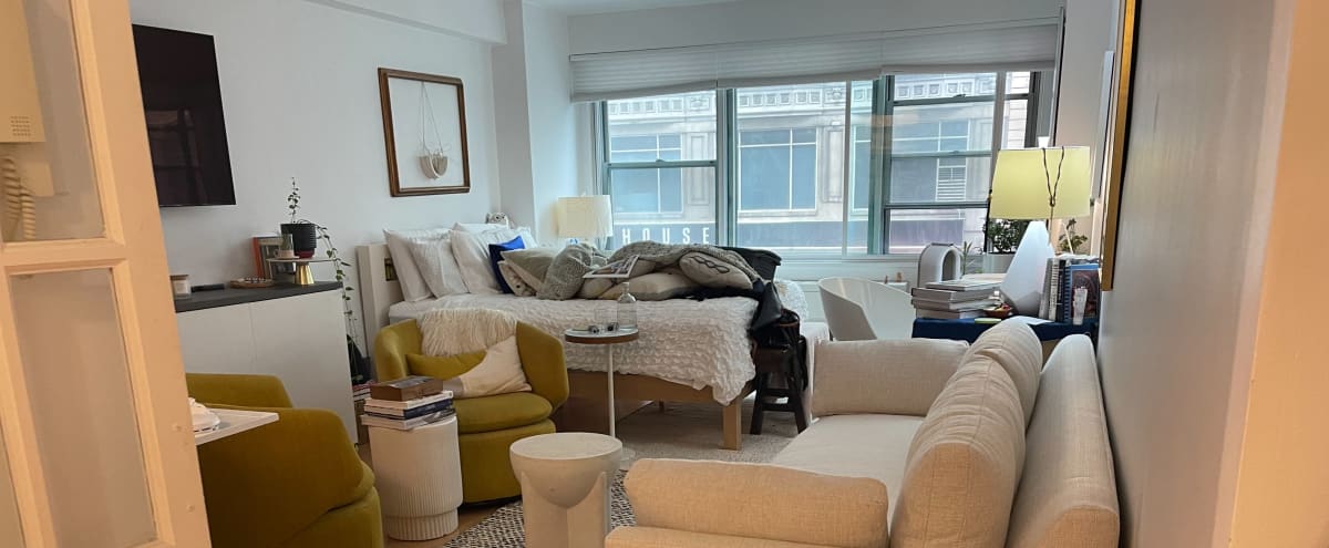 Midtown Manhattan Charming Apartment in New York Hero Image in Midtown Manhattan, New York, NY