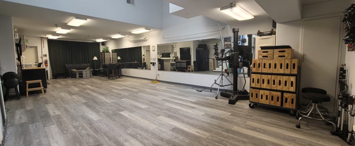 1200 Square Foot Industrial/conference Space Full Climate Control Plus 400 Sf Modern Loft in Vista Hero Image in undefined, Vista, CA