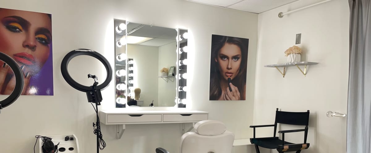 Glam Makeup Suite Inside Busy Professional Salon in Baltimore Hero Image in Glen, Baltimore, MD