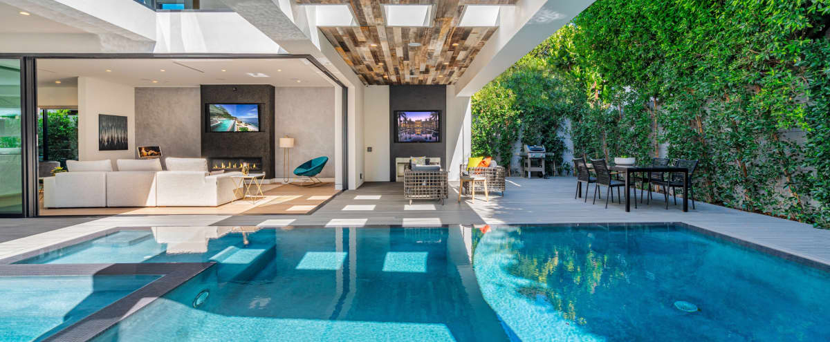 Modern Luxury Villa I Natural Light I High Ceilings I Open Floor