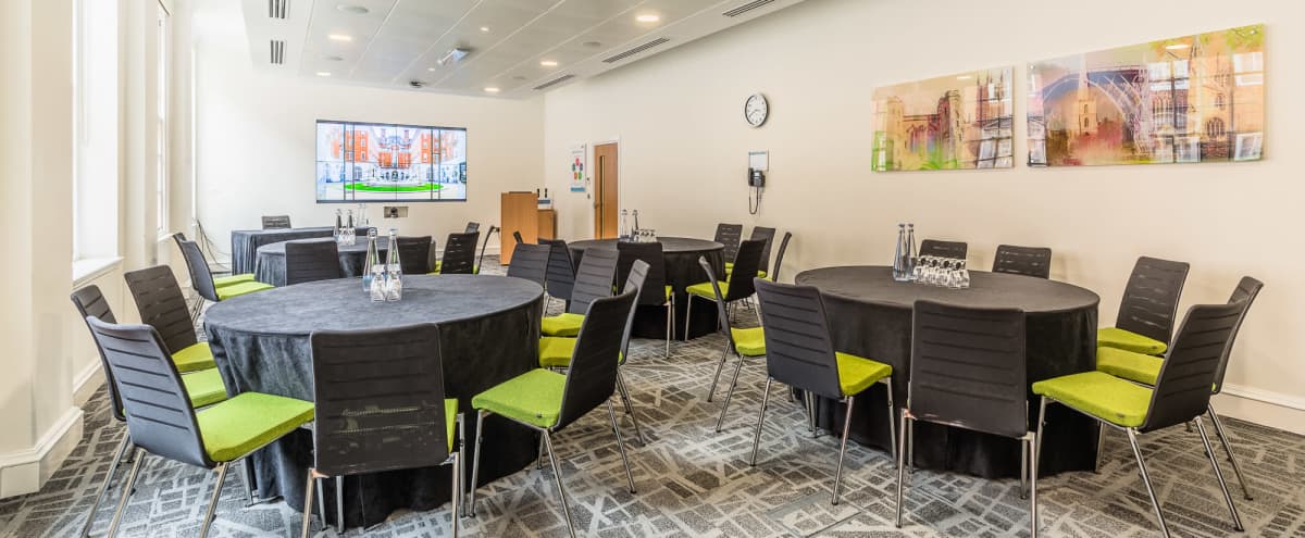 Mid-sized Meeting Room With Impressive AV Facilities In Central London in London Hero Image in Bloomsbury, London, 