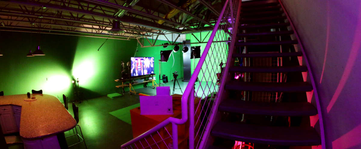 24 hour Fully Equipped Southwest Loft Studio with 24 hour Fully Equipped Southwest Loft Studio with