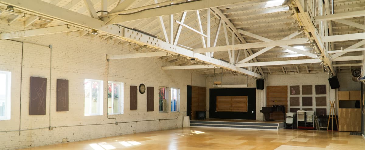 entire-5-000-sq-ft-warehouse-dance-studio-space-with-kitchen-stage