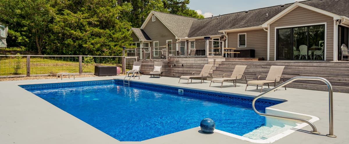 Farmhouse 🖤 Pool & Hot Tub 🖤 Lots of Space with fishing pond in Easley Hero Image in undefined, Easley, SC