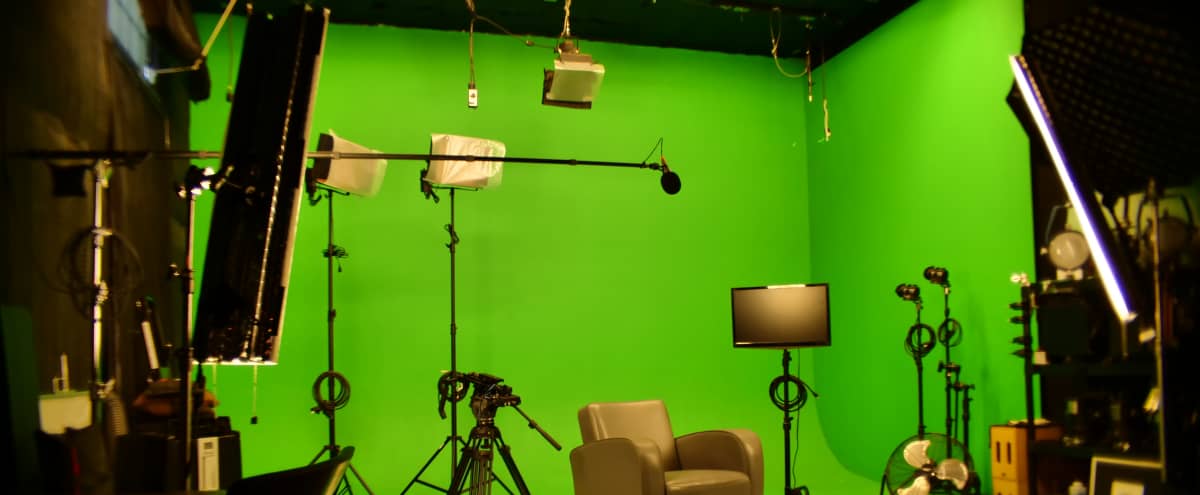 Pre Lit Photo Video Film Stage And Green Screen Studio Sunland Ca Production Peerspace