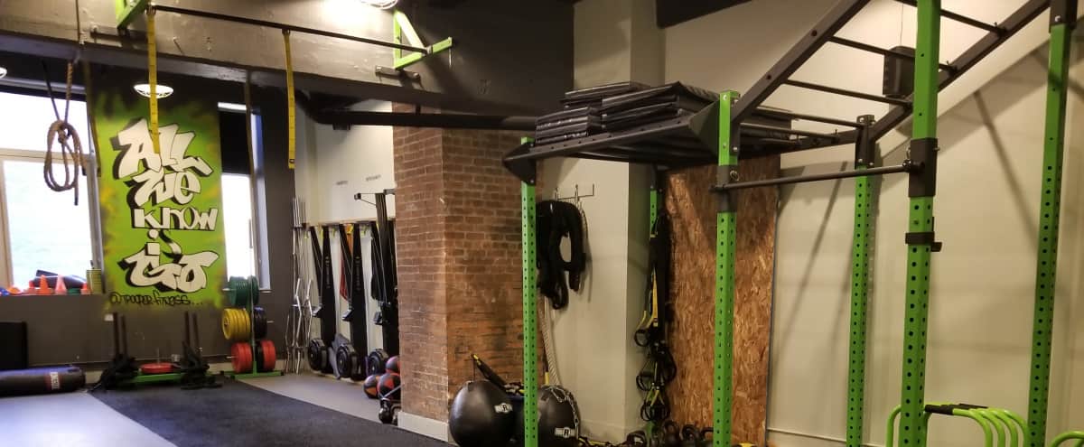 Nyc Midtown Boutique Fitness Studio High Ceilings Great Light