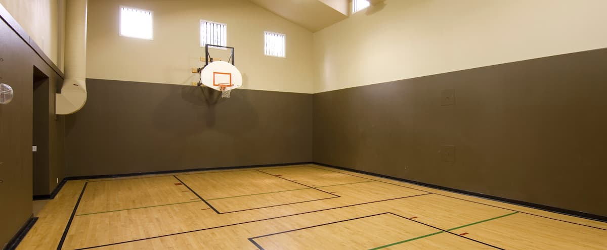 Get Creative Indoor Basketball Court In Everett Wa Everett Wa Event Peerspace