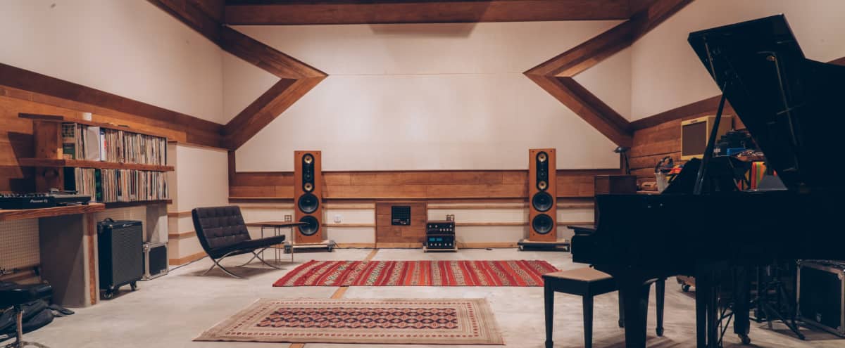 One Of A Kind Professional Recording Production Studio With Big