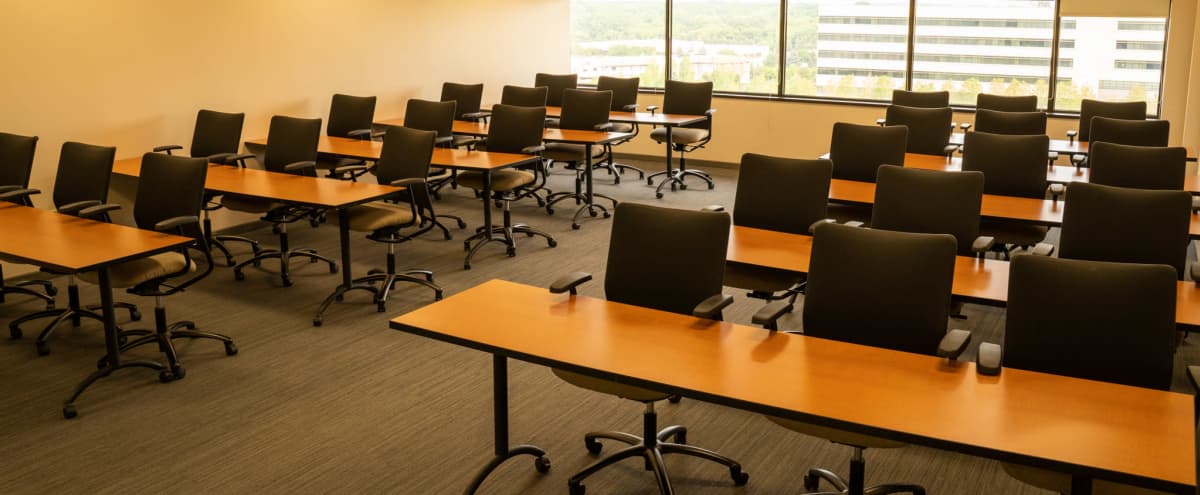 Large Training Room for Presentations, Meetings & Off-Sites - in St. Louis Park Hero Image in Blackstone, St. Louis Park, MN