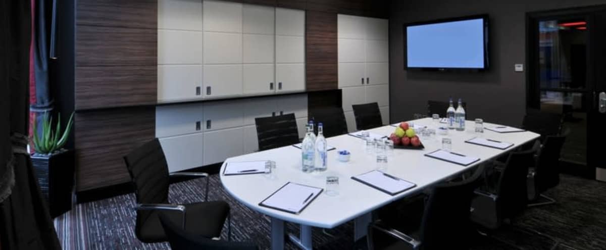 Spacious 10 Person Meeting Room in Woking in Surrey Hero Image in undefined, Surrey, 