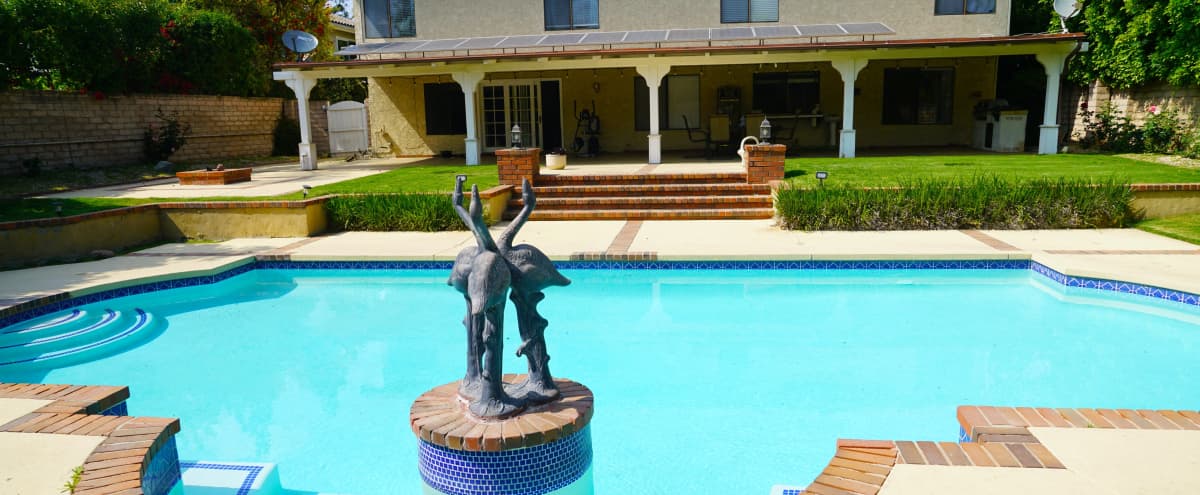 Large Suburban Single Family Pool Home In Devonshire Country