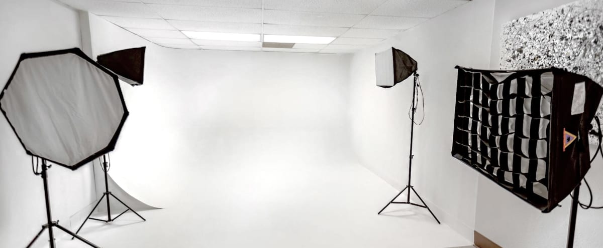 Modern Professional Photography Studio with Luxury Infinity Wall in Fresno Hero Image in undefined, Fresno, CA