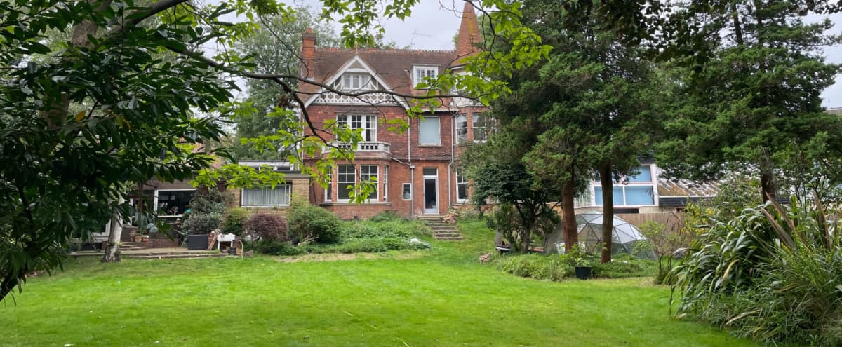 Downtown Mansion with River Garden in East Molesey Hero Image in Molesey, East Molesey, 