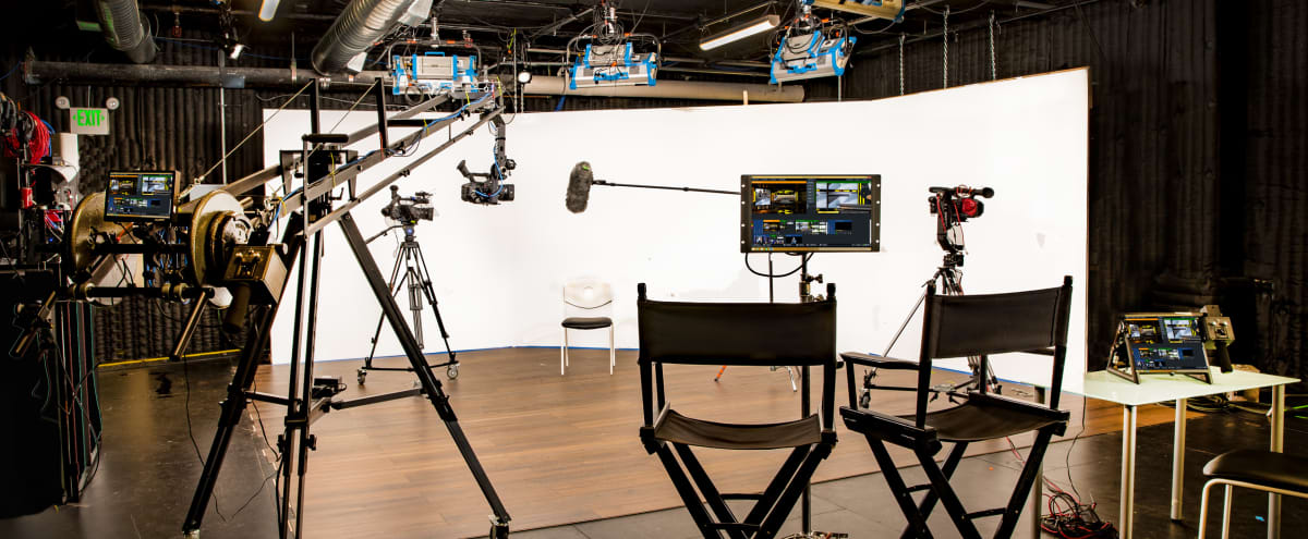 Amazing and Versatile Studio Sound Stage for Video, Photography
