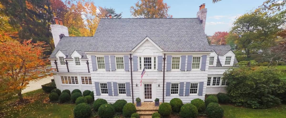 Historic Colonial Mansion On Large Manicured Grounds