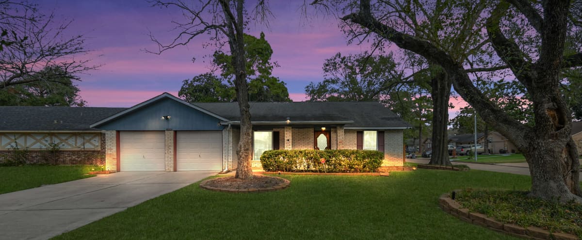 Cozy Luxury Home| PC, Xbox, N-Switch, Queen|SLPS12 in Houston Hero Image in Westlake, Houston, TX