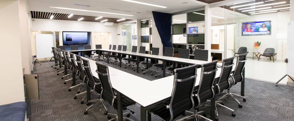 Large Modern Meeting Room I In The Heart Of Times Square Ts New York Ny Off Site Peerspace