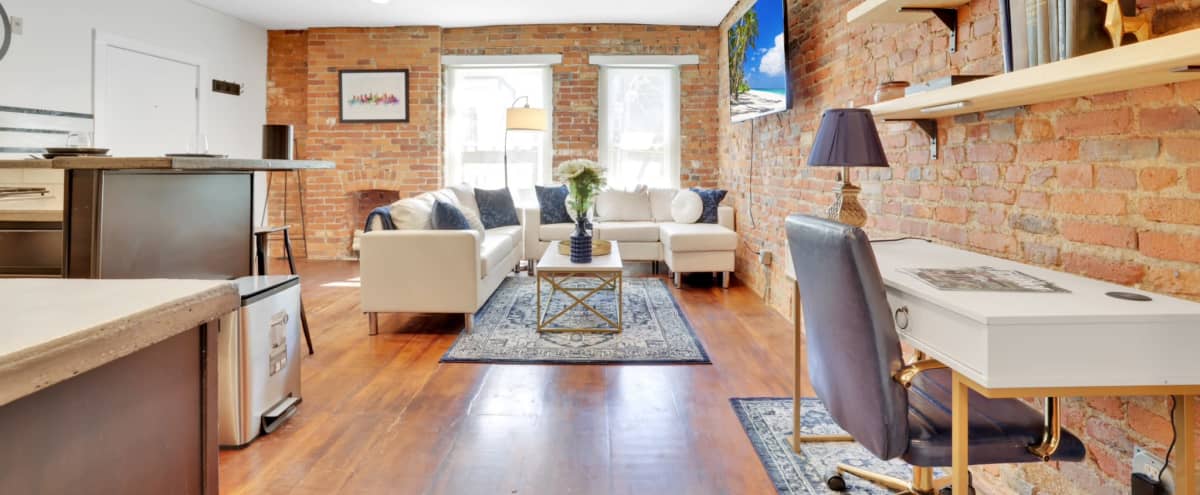 Downtown Hidden Gem/ 5 min from OSU/ Fully Furnished Condo in Columbus Hero Image in Short North Arts District, Columbus, OH
